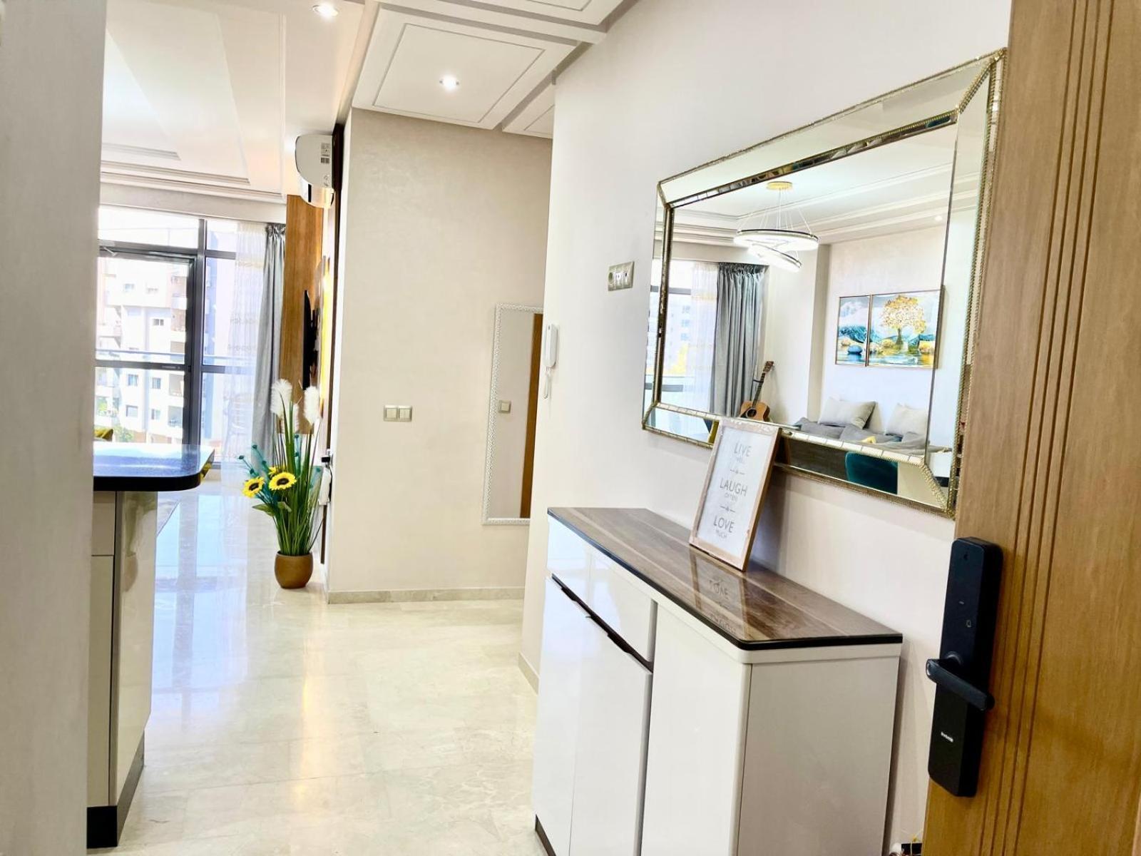 Modern Elegance With Sea Views In Central Tangier - Steps To Beach, Train And Attractions! Exterior photo
