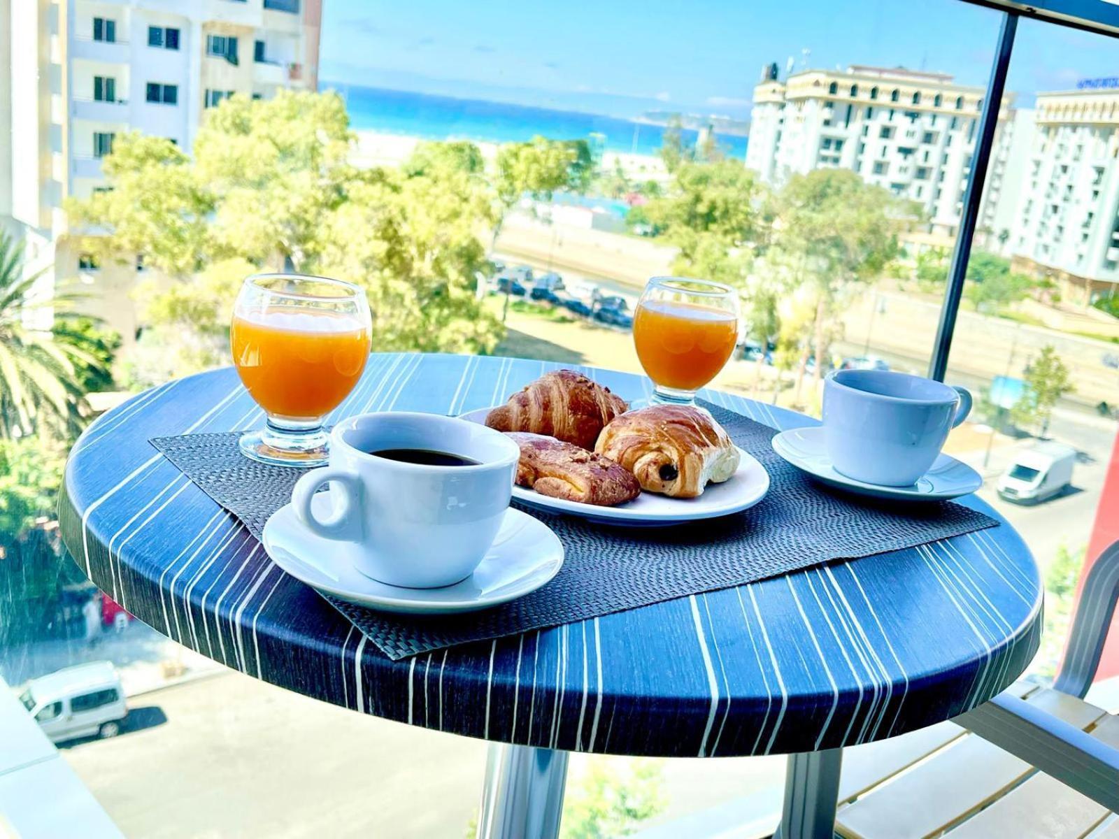 Modern Elegance With Sea Views In Central Tangier - Steps To Beach, Train And Attractions! Exterior photo